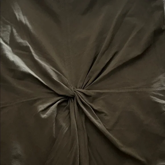 Athleta women’s Large V-Neck active top  in Olive Green - Picture 2 of 2